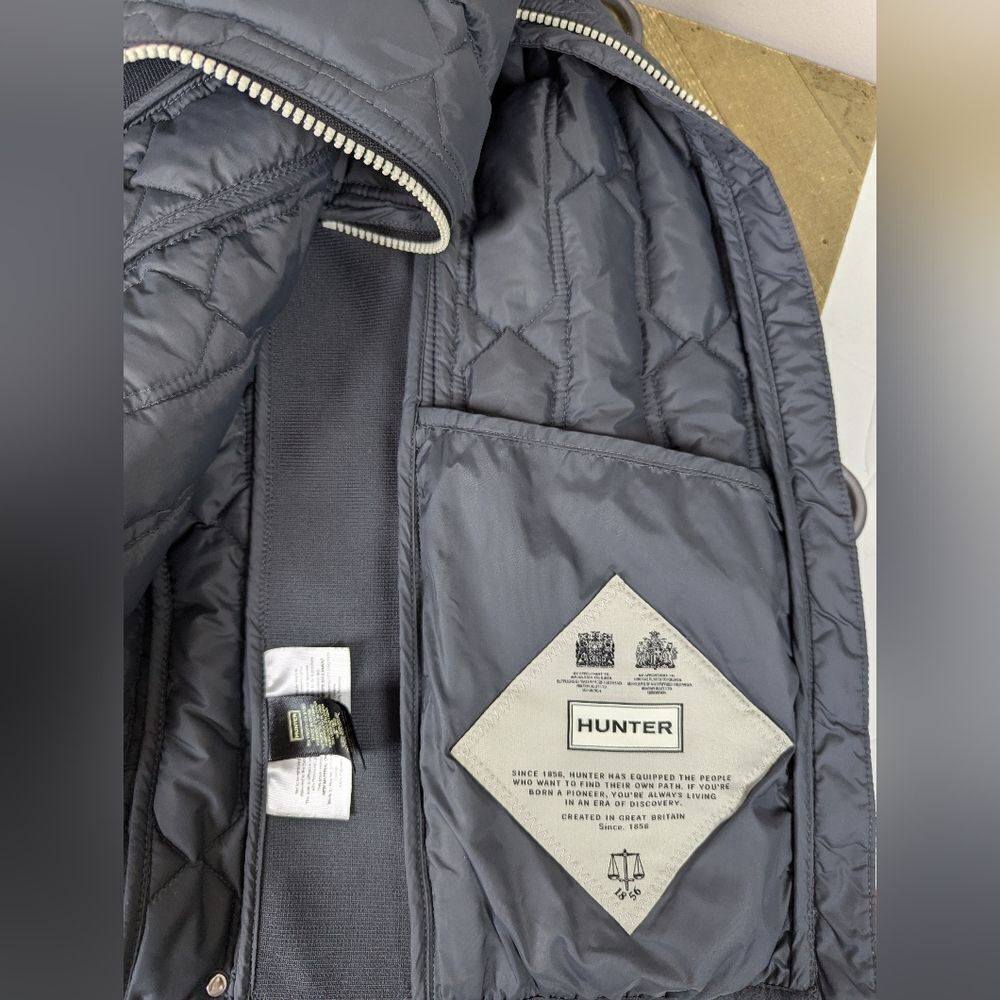 Hunter Quilted Lightweight Puffer Vest – Size XS – Charcoal Gray - Picture 6 of 9